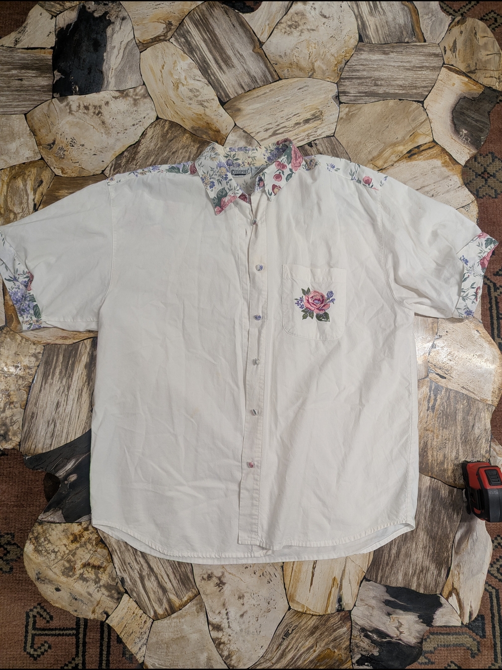 Vintage Women's White Short-Sleeve Shirt with Floral Trim